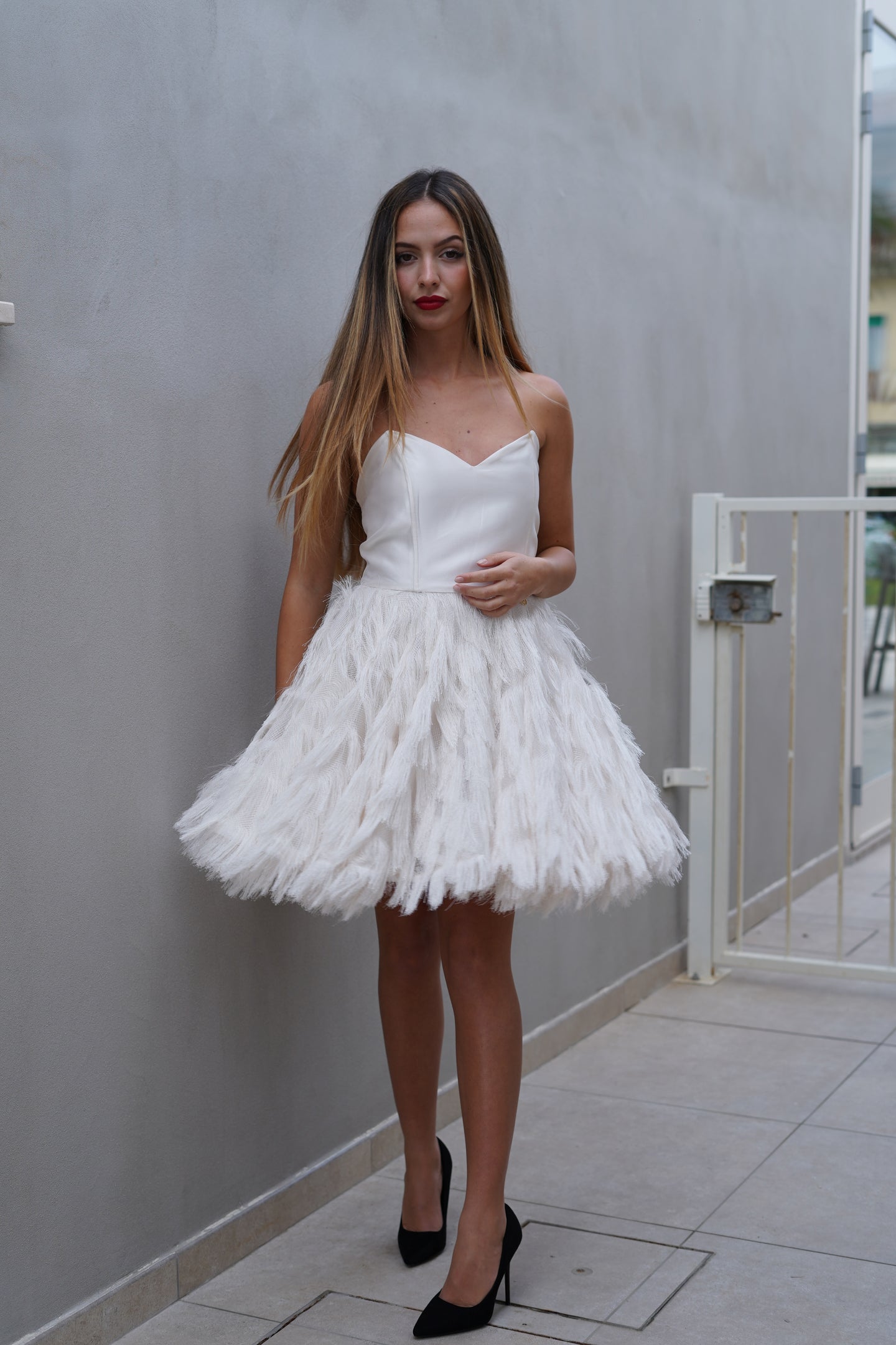 Abito bianco con frange