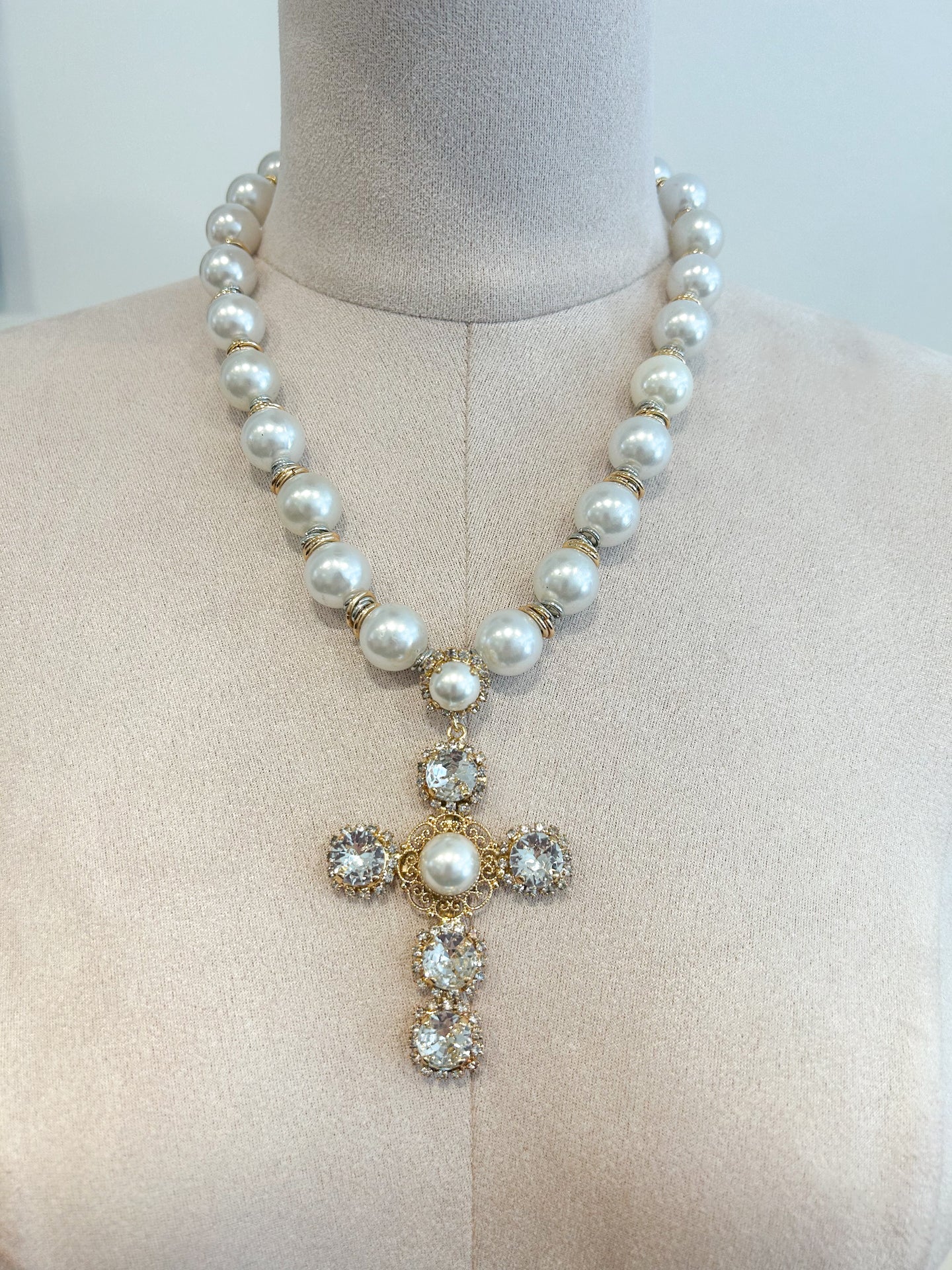 Collana Croce e Perle